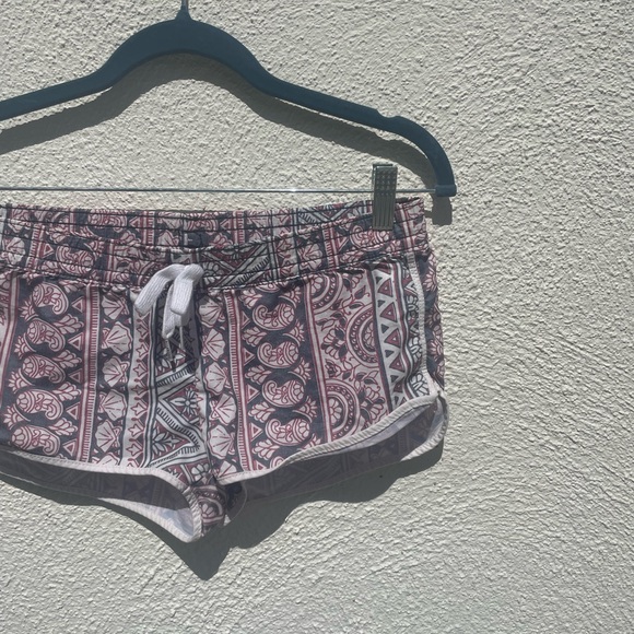 Billabong Board Shorts - Picture 2 of 8